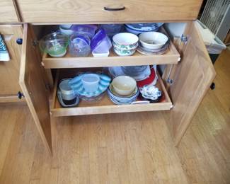 Kitchen cabinetry detail: pull out shelves