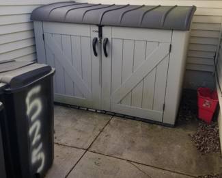 Storage container