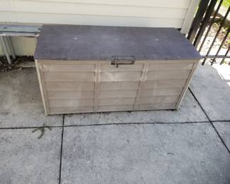 Deck box