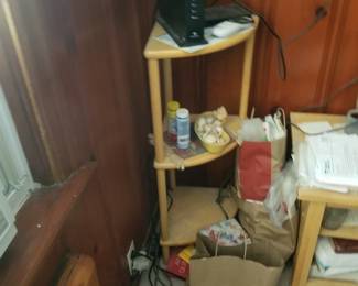Corner shelf