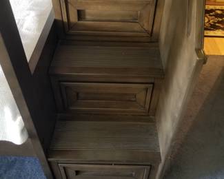 Bunk beds: storage steps detail