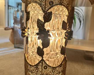 Light up Hollywood Regency Abalonne Side Table