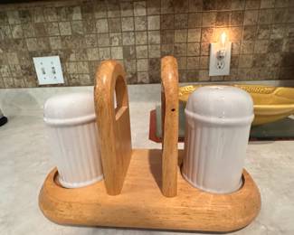 Ceramic salt and pepper shaker set with a bamboo tray. 