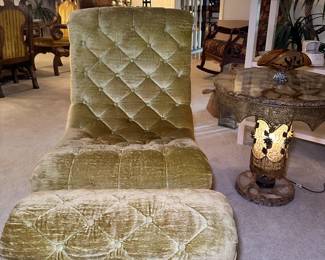 MCM Button Tufted velvet chaise lounge chair in excellent condition. This piece has beautiful details and is perfect for a home that knows a classic when they see one.