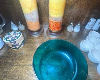 Decorative pieces and vintage pieces