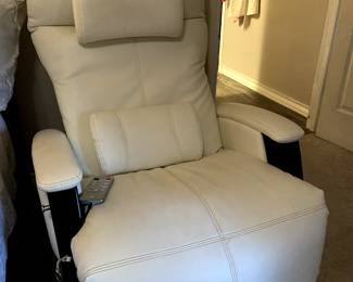 Svago Zero Gravity Recliner