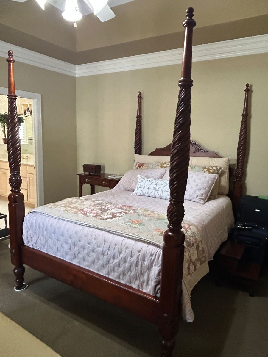 Queen 4 poster bed with motion base