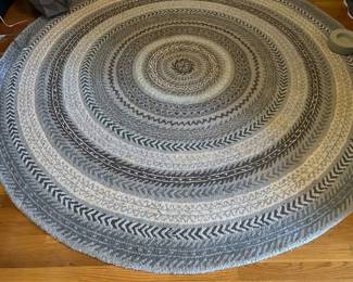 Garnet Hill 100% wool rug. 7’ diameter