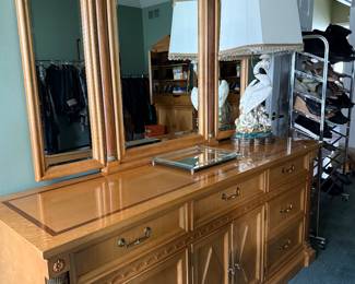 Stanley dresser with mirror