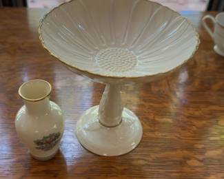 Lenox Ivory Floral Centerpiece Bowl With 24K Gold (does not include small vase)