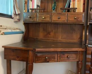 Wooden Secretary Desk with Hutch (40" x 70")