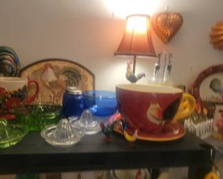 two uranium juicers and glass small hand blown chickens 