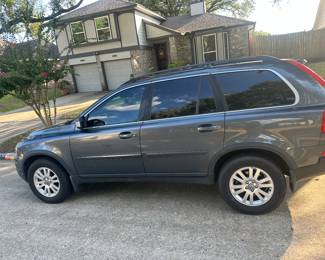 2008 Volvo SUV, $2,800 OBO 164,780 miles