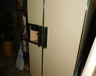 VINTAGE FRIDGE