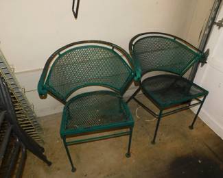 SET OF 2 PATIO CHAIRS INCLUDED WITH PATIO SET