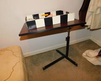 BED SWIVEL TRAY