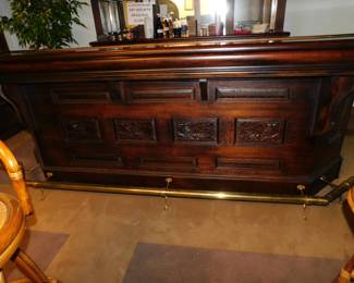 VINTAGE MAHOGANY & BRASS RAIL BAR