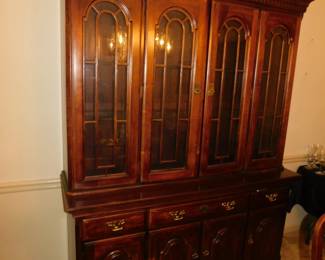 Williams Furniture Co. Mahogany Lighted China Cabinet