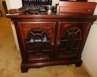 Williams Furniture Co. Mahogany Lighted Curio Cabinet