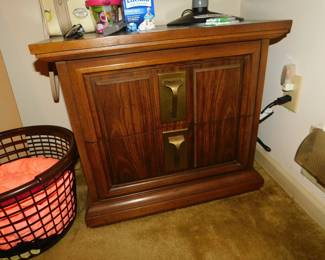 VINTAGE NIGHT STAND BY BURLINGTON HOUSE FURNITURE