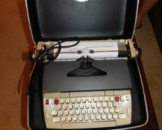 SCM ELECTRIC TYPEWRITER