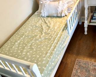 Toddler bed 