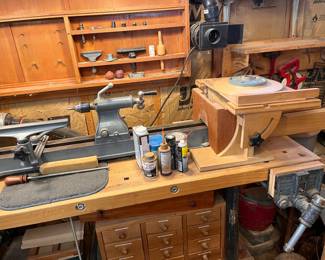 Mounted on  HD bench with vise and bed extension. Disc sanding jig and original copy lathe jig included.