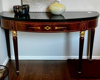  Elegant Console Table - Vintage Design