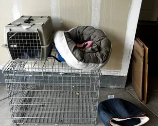  Gray Plastic Pet Carrier with Metal Door, Large Wire Mesh Dog Crate, Gray Cushioned Pet Bed with Pink Harness, Denim Blue Sherpa Lined Pet Bed