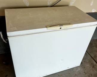 White Kenmore Chest Freezer with Interior Light