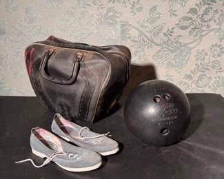 TruStar 300 Bowling Ball - With Bag And Shoes

