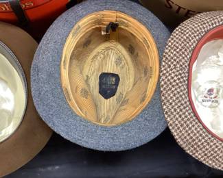 (3) 2 STETSON FEDORA HATS & LOCK & CO. HATTERS FEDORA WITH BOXES