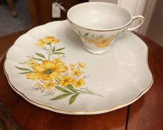 Snack plate and teacup, service for 8