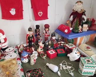 3 Wise Men and Christmas decorations