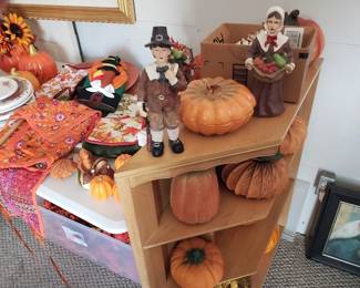 Pilgrims and pumpkin decorations