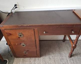 Sturdy desk