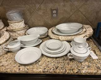12 person 7pc place settings WITH 8 additional serving pieces 
* ZIPPER PADDED BAGS FOR EACH SET INCLUDED 