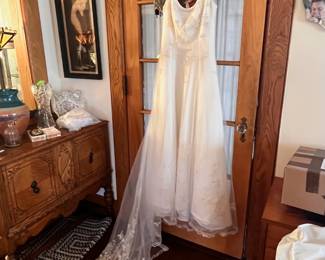 never worn wedding gown