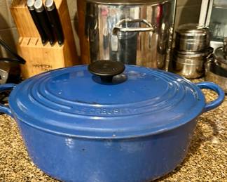 Me Creuset Dutch oven