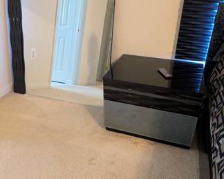 Global Furniture  Manhattan Black High Gloss, King with 2 nightstands, dresser and mirror