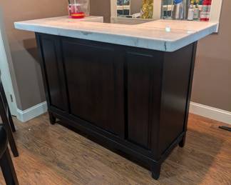 Montibello Black with white Marble Bar
