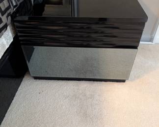Global Furniture  Manhattan Black High Gloss, King with 2 nightstands, dresser and mirror