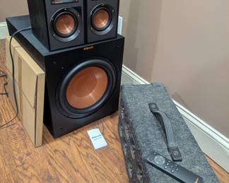 Klipsch R-41PM, R-41M, R-51PM, or R-51M bookshelf speakers