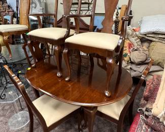 Nice Cherry Table and 6 Chairs