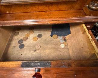 Detail Coin Drawer