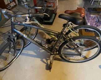man and woman diamond back bikes, great condition