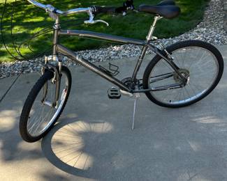 Diamondback Wildwood 26" men's bike, like new.