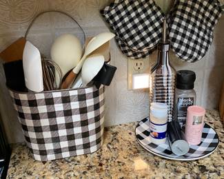 kitchen items buffalo check