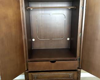 Inside look of the cabinet as shown in previous picture.