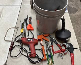 5Kil 6210 120v Drill, Wire Snips & Hanyman Lot